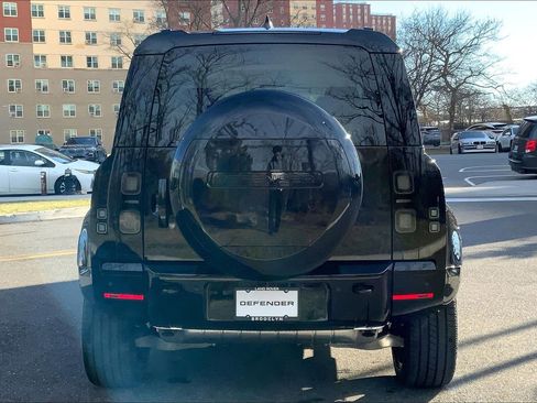 New 2026 Land Rover Defender 110 X-Dynamic SE image 4