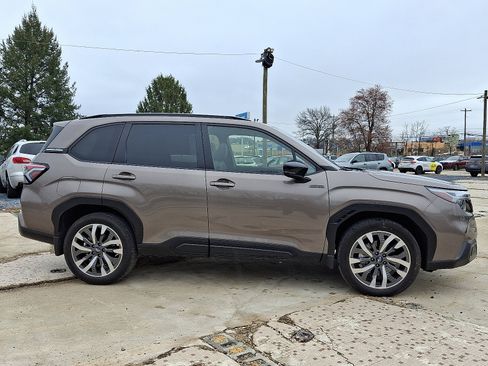 Certified 2025 Subaru Forester Touring w/ Touring Package AWD/4WD image 9