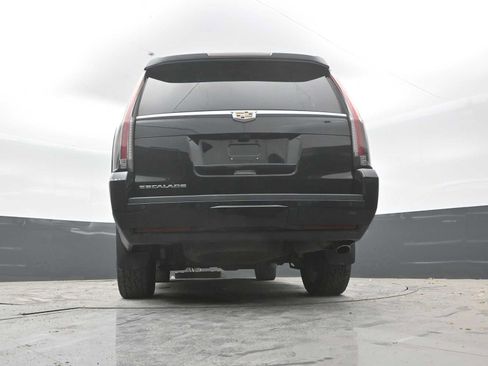 Used 2018 Cadillac Escalade ESV Luxury AWD/4WD image 32