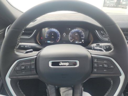 New 2025 Jeep Grand Cherokee Limited w/ Luxury Tech Group II image 17