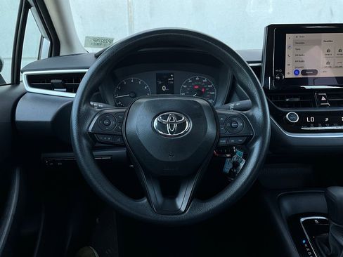 Used 2025 Toyota Corolla LE image 28