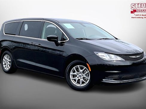 Used 2022 Chrysler Voyager LX image 1