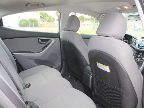 Used 2014 Hyundai Elantra SE w/ Option Group 02 FWD image 22