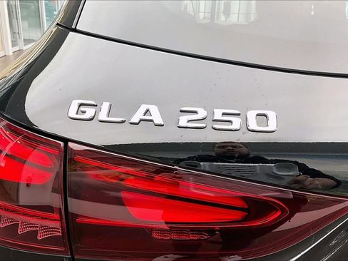 Used 2025 Mercedes-Benz GLA 250 image 32