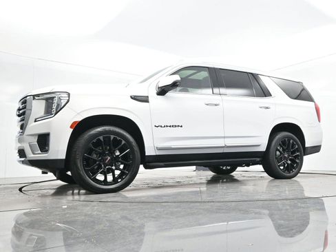 Used 2023 GMC Yukon SLT w/ SLT Premium Package image 46