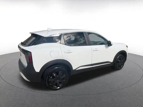 Used 2025 Nissan Kicks SV image 14