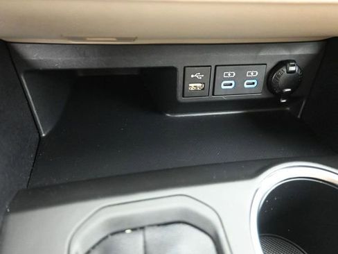 Used 2022 Toyota Highlander XLE image 17