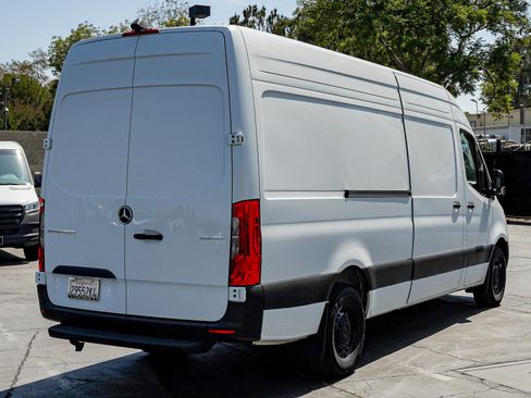Used 2025 Mercedes-Benz Sprinter 2500 image 4