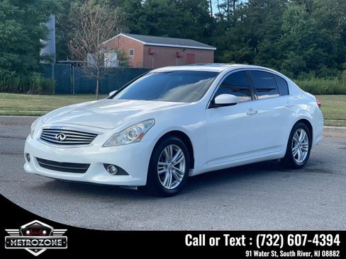 Used 2013 INFINITI G37 Journey w/ Premium Pkg image 2