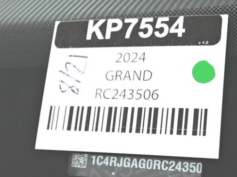 Used 2024 Jeep Grand Cherokee Altitude image 30