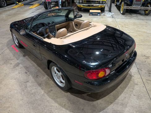 Used 1999 MAZDA MX-5 Miata RWD image 16