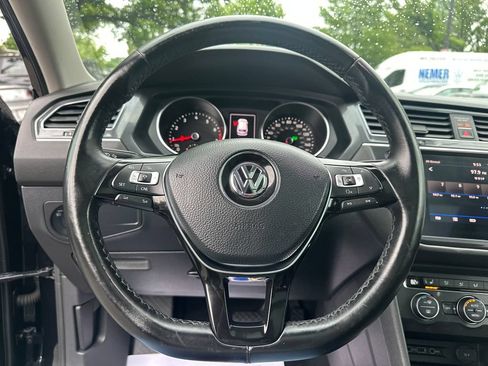 Used 2018 Volkswagen Tiguan SEL AWD/4WD image 12