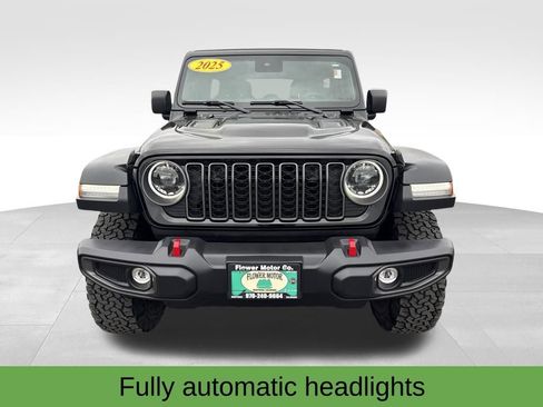 Used 2025 Jeep Wrangler Unlimited Rubicon w/ Convenience Group image 11