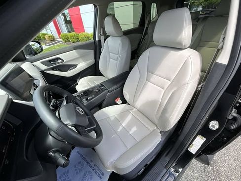 Certified 2025 Nissan Rogue SL AWD/4WD image 15