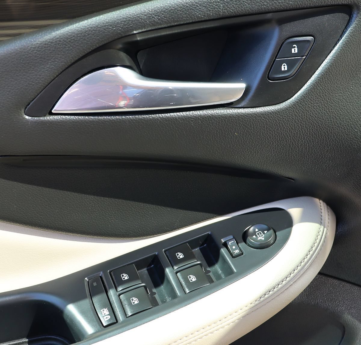 Used 2020 Buick Envision Preferred AWD/4WD image 38