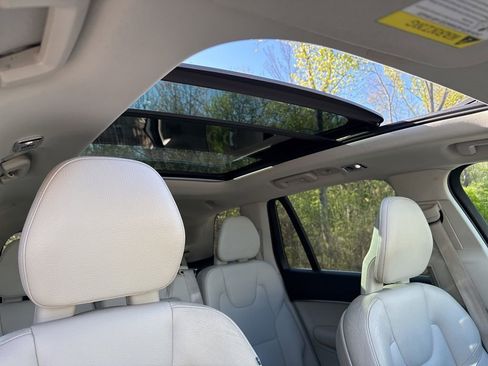 Used 2020 Volvo XC90 T5 Momentum AWD/4WD image 9