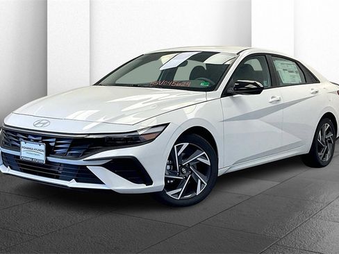 Certified 2025 Hyundai Elantra Sport w/ Cargo Package image 2