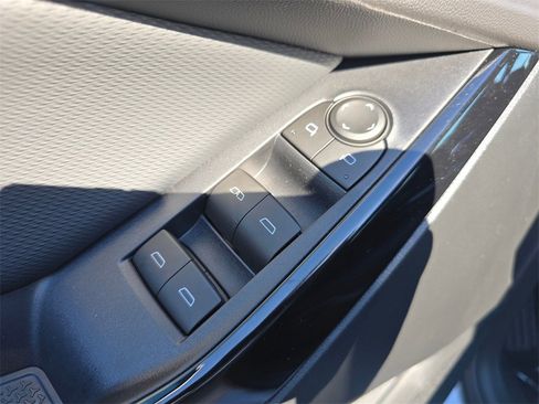 New 2026 Chevrolet Equinox LT image 18