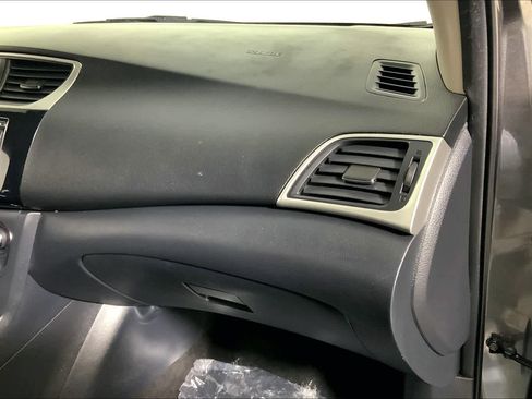 Used 2016 Nissan Sentra SV image 18