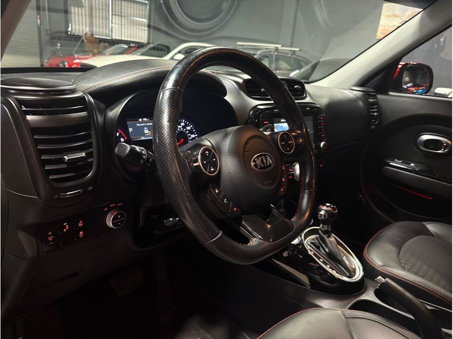 Used 2018 Kia Soul ! w/ Tech Package FWD image 6