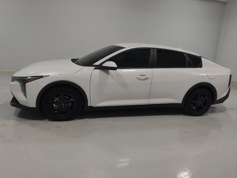 Used 2025 Kia K4 LXS image 2