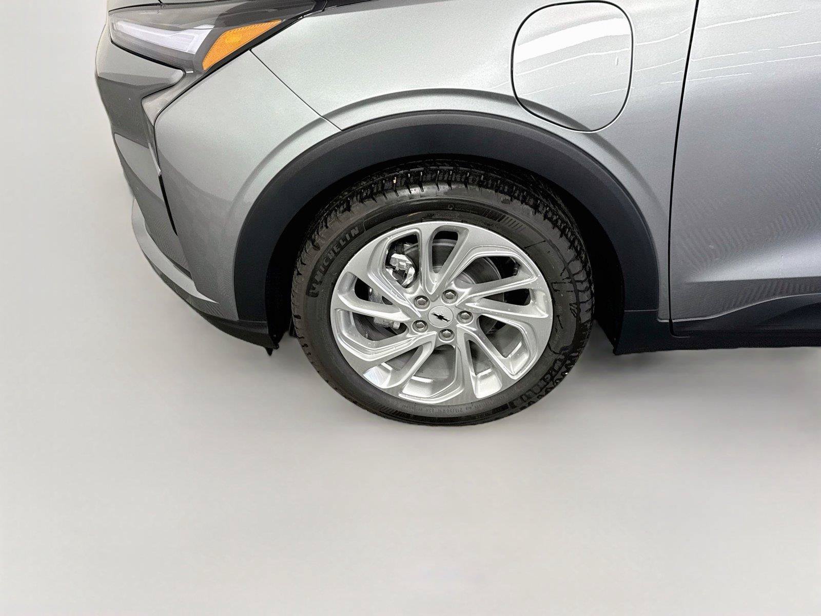 New 2027 Chevrolet Bolt LT w/ Comfort Package FWD image 23