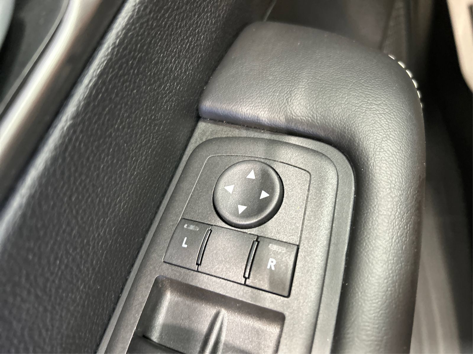 Used 2026 Chrysler Pacifica Select w/ S Appearance Package FWD image 29