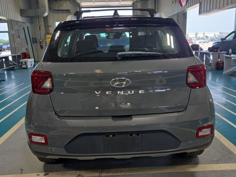 Used 2022 Hyundai Venue Limited FWD image 4