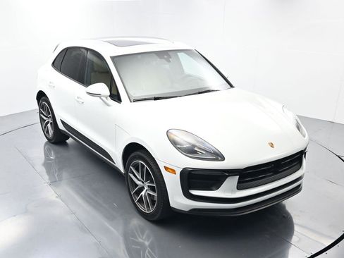 Used 2025 Porsche Macan image 47