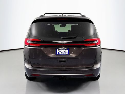 Used 2022 Chrysler Pacifica Pinnacle image 6