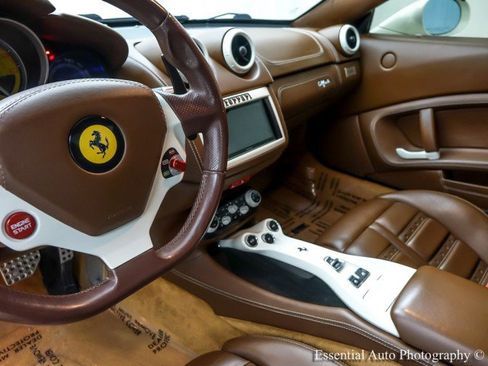 Used 2012 Ferrari California image 13