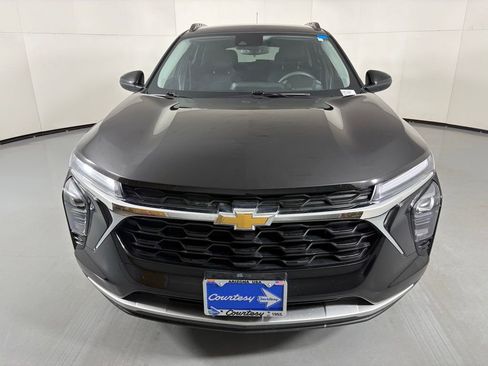 Used 2024 Chevrolet Trax LT FWD image 4