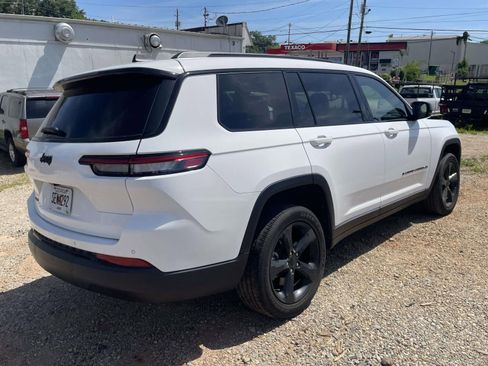 Used 2023 Jeep Grand Cherokee L Laredo AWD/4WD image 3