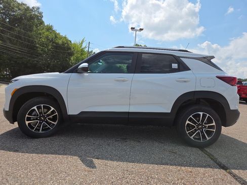 New 2026 Chevrolet TrailBlazer LT w/ Convenience Package AWD/4WD image 15