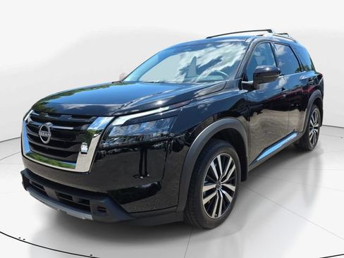Used 2025 Nissan Pathfinder Platinum w/ Cargo Package AWD/4WD image 6