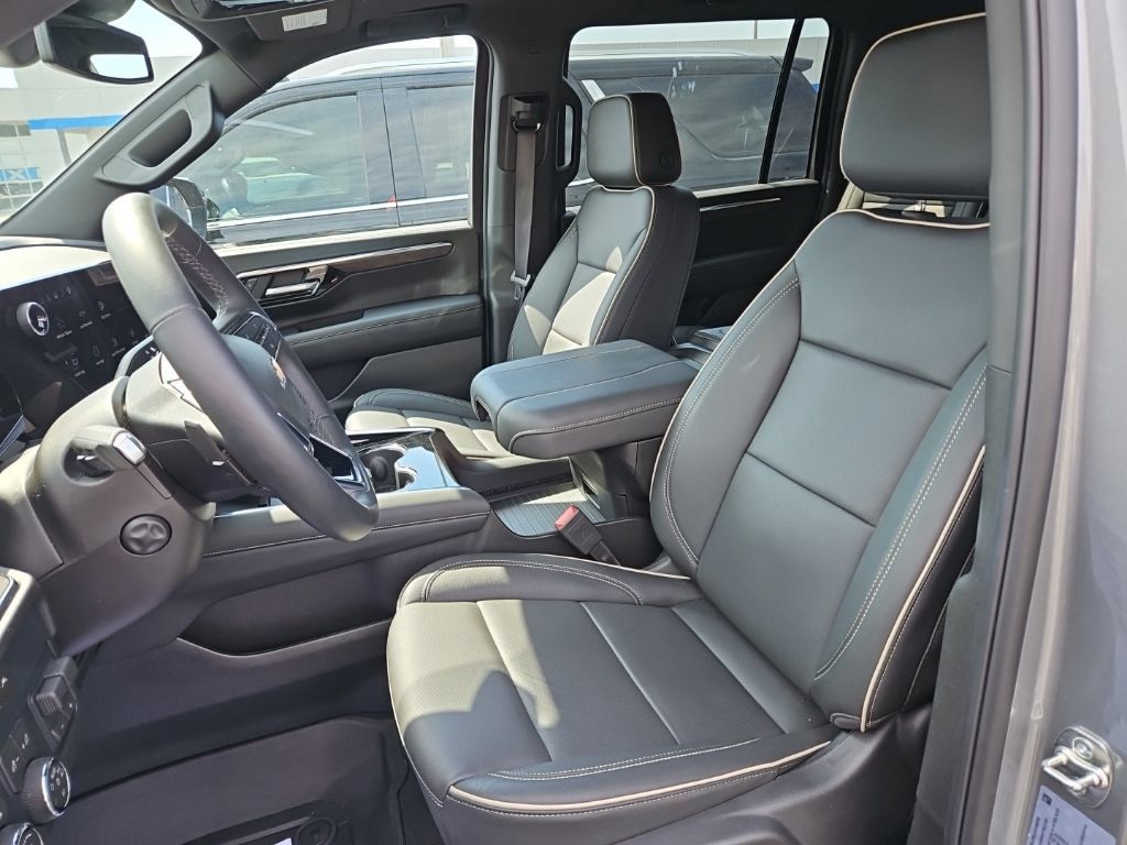 Used 2026 Chevrolet Suburban Premier w/ Sun And Tow Package AWD/4WD image 12