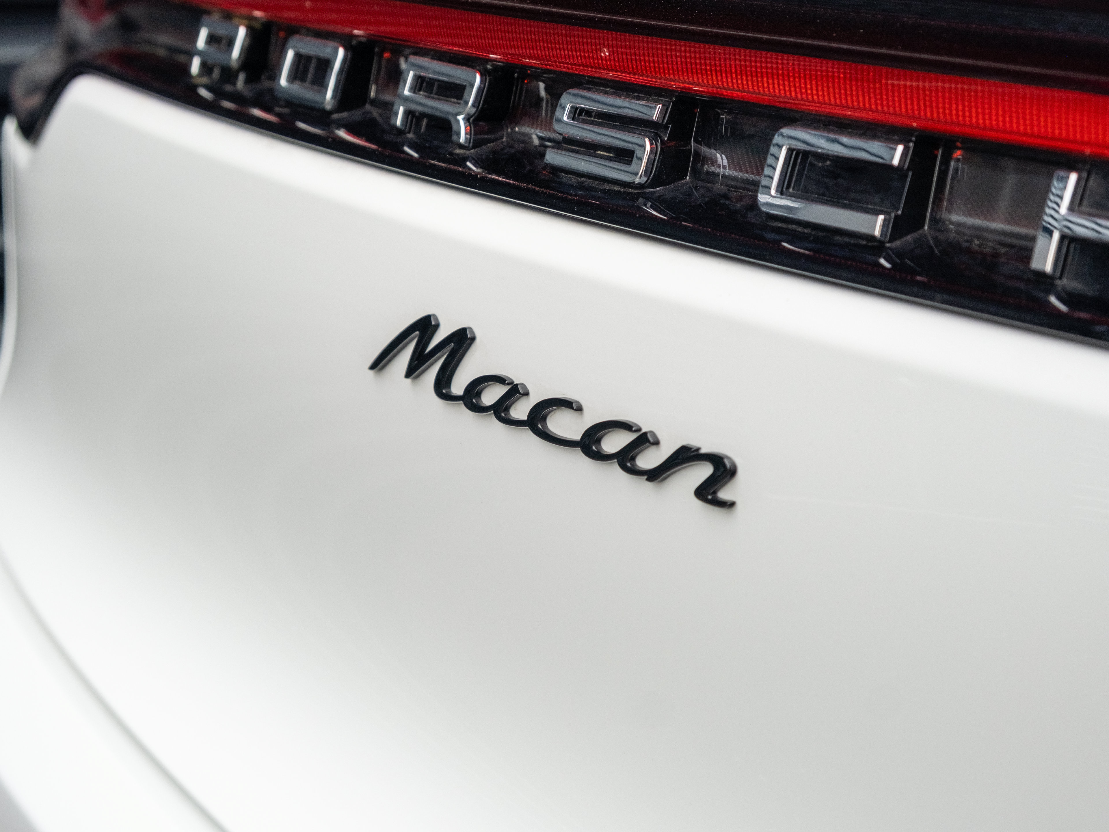 Certified 2026 Porsche Macan AWD/4WD image 18