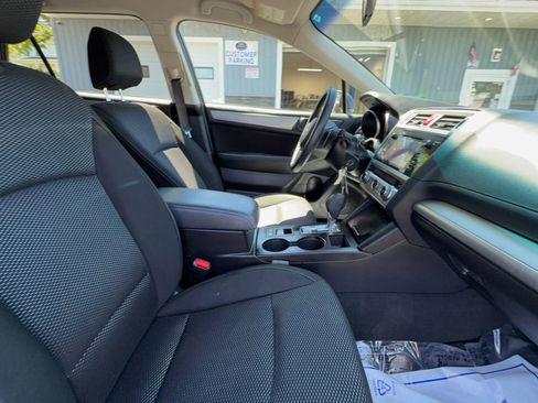 Used 2017 Subaru Outback 2.5i Premium AWD/4WD image 20