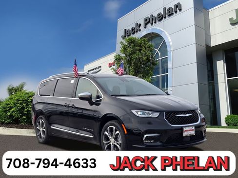 New 2026 Chrysler Pacifica Pinnacle image 1