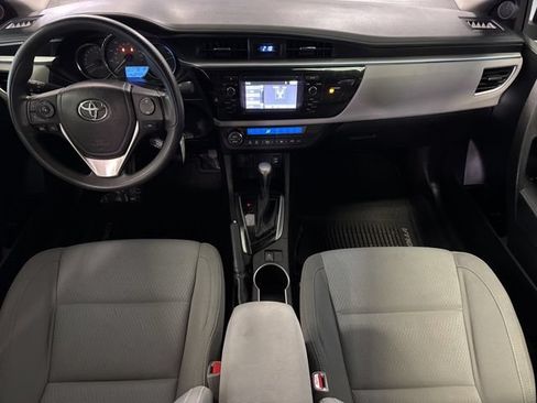 Used 2016 Toyota Corolla LE FWD image 3