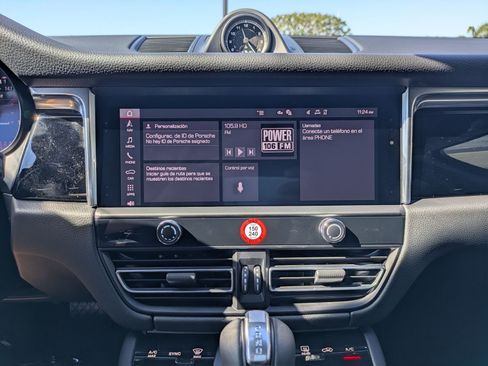 Certified 2026 Porsche Macan AWD/4WD image 17