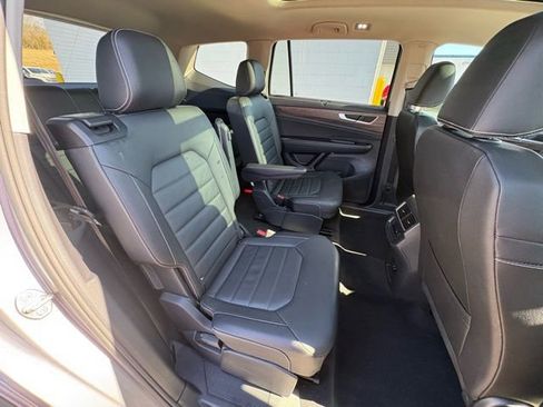 Used 2025 Volkswagen Atlas SEL image 32