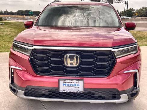 Used 2023 Honda Pilot Touring image 7