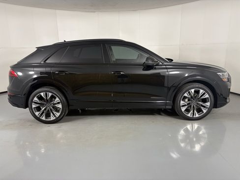 Used 2025 Audi Q8 Prestige image 9
