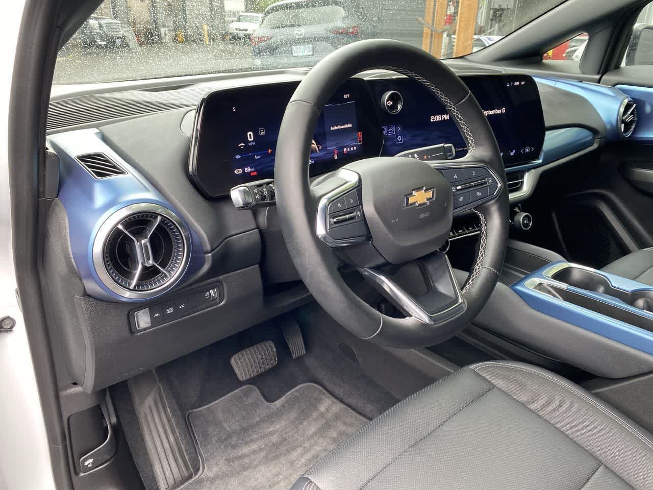Used 2024 Chevrolet Equinox EV LT FWD image 2