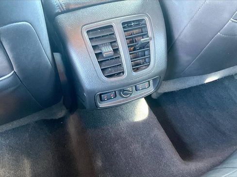 Used 2018 Ford Taurus Limited image 24