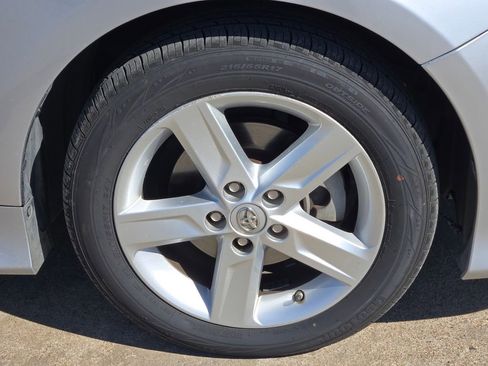 Used 2014 Toyota Camry SE image 7