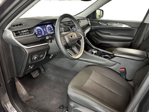 Used 2023 Jeep Grand Cherokee L Laredo image 9