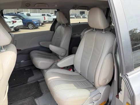Used 2013 Toyota Sienna XLE FWD image 13