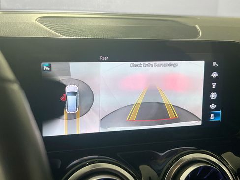 Used 2023 Mercedes-Benz GLB 250 4MATIC image 13